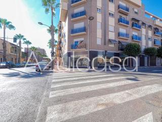 Affitto Locale commerciale in Calle las navas 22. Amplio local en esquina en alquiler en san vicente del raspeig