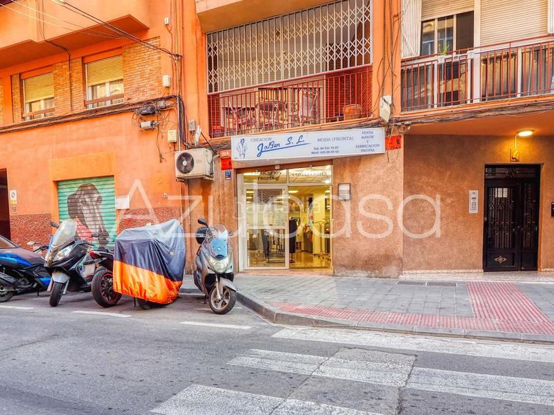Foto 695e8d18-210c-47e6-8f6c-a5e6e9f06b87. Local comercial a Campoamor Alicante