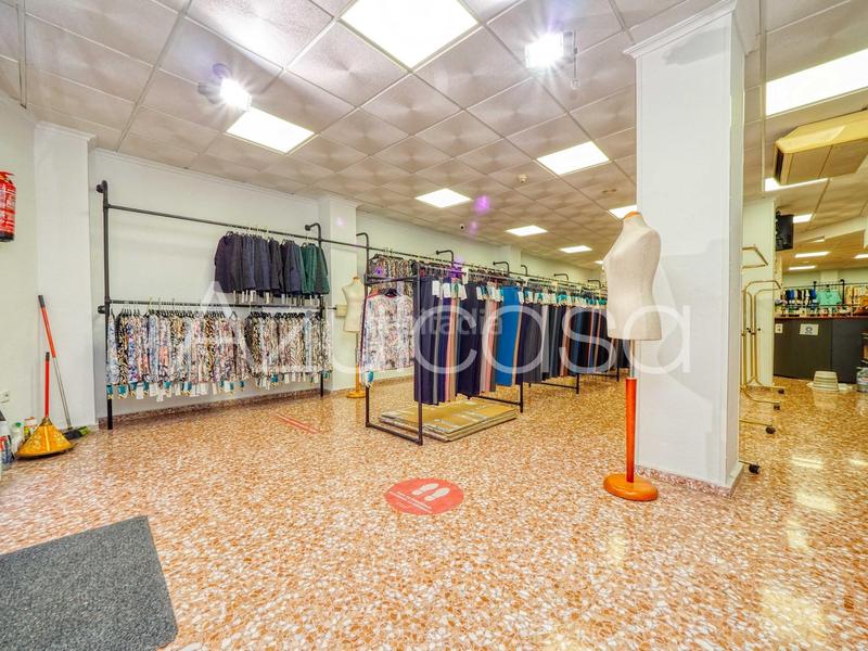 Foto e2e1a3c9-8c7a-44b5-9c78-9f6f345021f8. Local comercial a Campoamor Alicante
