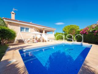 Xalet  Calle calle avellaner 5. Fantástico chalet en venta de 4 dormitorios y 3 baños en la huer