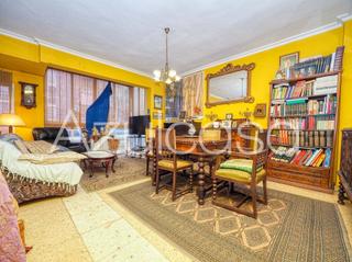 Appartamento  Calle calle del pintor lorenzo casanova, 45. Estupendo piso en venta de 3 dormitorios y 2 baños con patio en