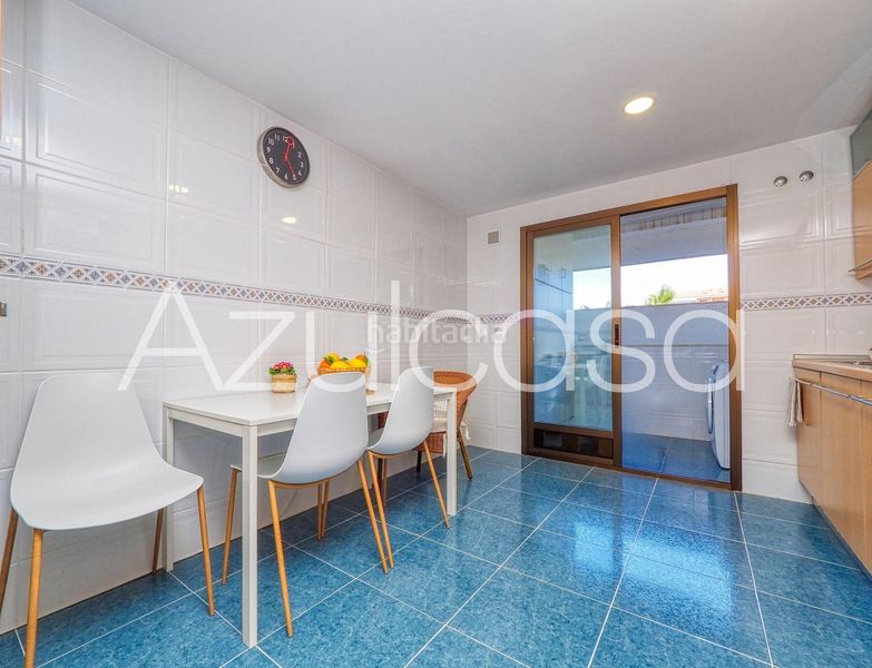 Foto 0716c9cf-d718-4119-8686-b068dff16680. Pis amb calefacció aparcament piscina a Vistahermosa Alicante