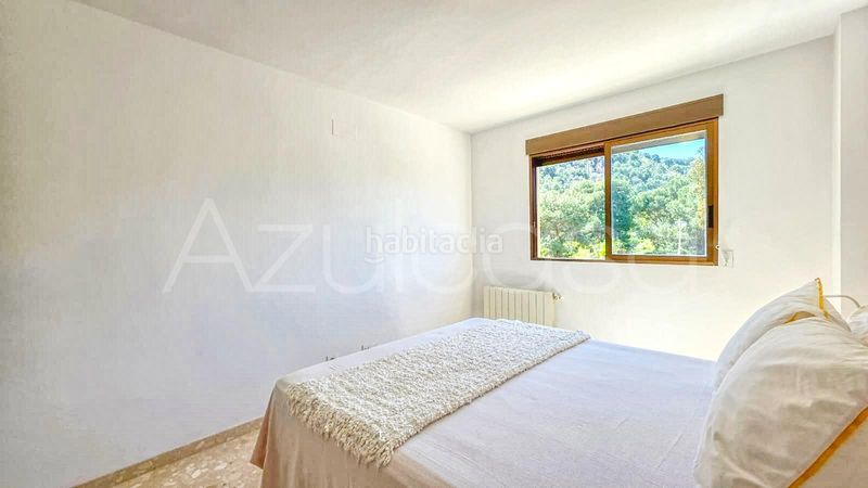 Foto 8aa35bf5-f419-429b-8382-e2a32360c6fa. Pis amb calefacció aparcament piscina a Vistahermosa Alicante