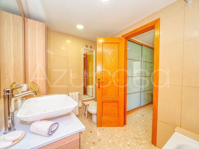 Foto 989150dd-e10b-41a3-bae5-ad4ee747e15c. Pis amb calefacció aparcament piscina a Vistahermosa Alicante