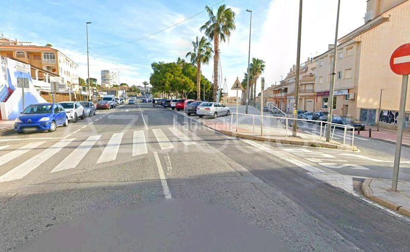 Foto bbd53698-c459-4a46-b72e-2d6a86698758. Pis a Campello Playa Campello (el)