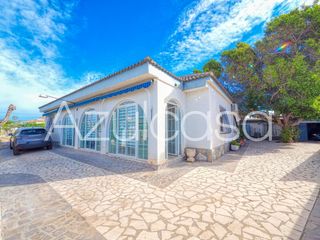 Xalet  Calle riu segura. Estupendo chalet en suelo urbano en venta de 4 dormitorios y 2 b