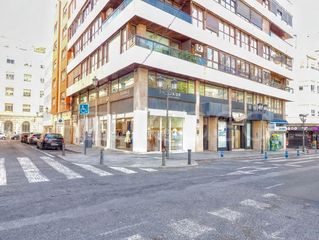 Lloguer Local Comercial a Plaza calvo sotelo 15. Excelente local en esquina, zona centro de alicante
