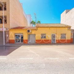 Casa adossada  Calle mar. Estupenda casa en planta baja en venta de 4 dormitorios y 2 ba�o