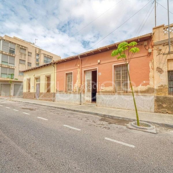 Foto 9b1c926f-37c9-4a38-8b1e-32df32bbb8f2. Casa adossada a Torrellano Elche / Elx