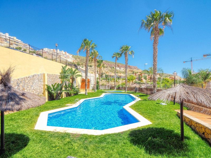 Foto 5d8981ed-b380-493b-a1a3-adec0be9b72b. Casa adossada amb aparcament piscina a Bonalba-Cotoveta Mutxamel