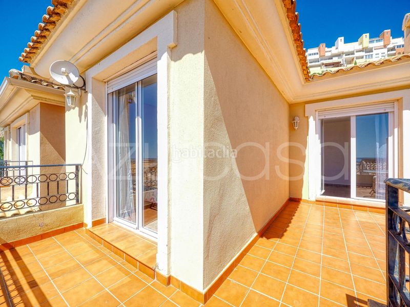 Foto 7798540f-8330-4973-94b5-501f6fac483c. Casa adossada amb aparcament piscina a Bonalba-Cotoveta Mutxamel