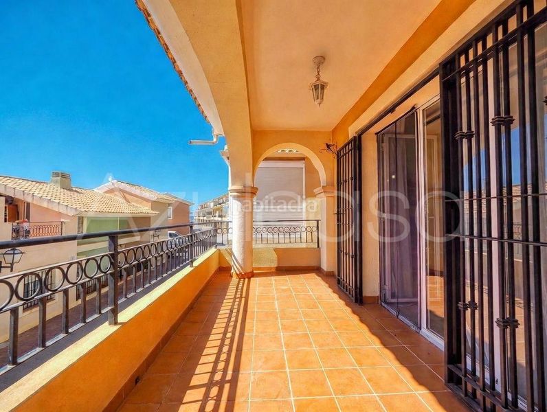 Foto b5ebbad3-0876-4e02-841f-b5ffcf94634c. Casa adossada amb aparcament piscina a Bonalba-Cotoveta Mutxamel