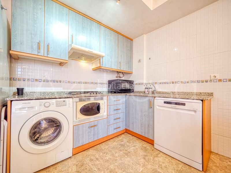 Foto e368dcfa-e6ce-45c0-bb41-72b06f2f58c4. Casa adossada amb aparcament piscina a Bonalba-Cotoveta Mutxamel
