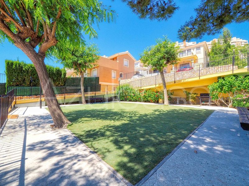 Foto f108e768-ed35-477c-a955-4c480d14b742. Casa adossada amb aparcament piscina a Bonalba-Cotoveta Mutxamel