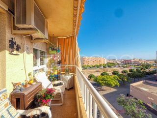 Pis  Calle calle virgen del puig. Piso en venta de 4 dormitorios y 2 baños con garaje y trastero e