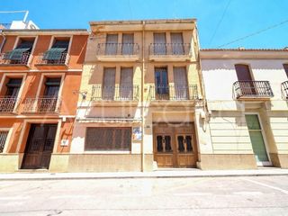 Edificio  Avenida d'espanya. Gran casa en torremanzanas