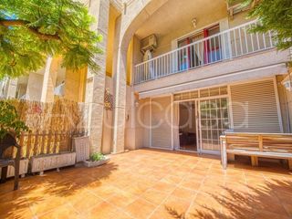 Zweistöckige Wohnung  Calle calle gastón castelló. Piso dúplex en venta de 3 dormitorios y 3 baños con garaje y tra
