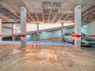 Aparcament cotxe  Plaza plaza alcalde agatángelo soler. 2 plazas de garaje  1 trastero en venta en garbinet
