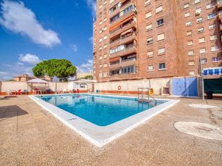 Pis  Calle calle cronista vicente martínez morellá. Estupendo piso en venta de 4 dormitorios y 2 baños con plaza de