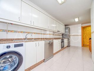 Piso  Calle cerámica. Piso en venta de 2 dormitorios y 2 baños con garaje y trastero e