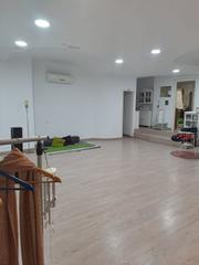 Lloguer Local Comercial a Perams. Local com. en alquiler en oest  peramas.