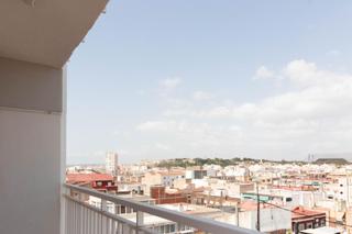 Piso en Calle de gasset y artime 29. Tu nuevo hogar en carolinas amplitud, luz y alma de barrio