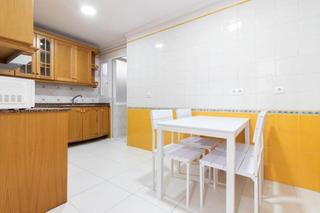 Appartement  Calle bernardo lopez garcia. Piso de 6 habitaciones  junto a las cigarreras