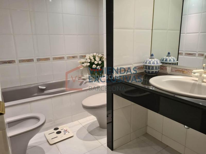Foto 00648ce3-9c95-43a5-927e-45a23a99e710. Ático  dúplex con 90m de terraza y 2 plazas de pk en calle mallorca en Barcelona