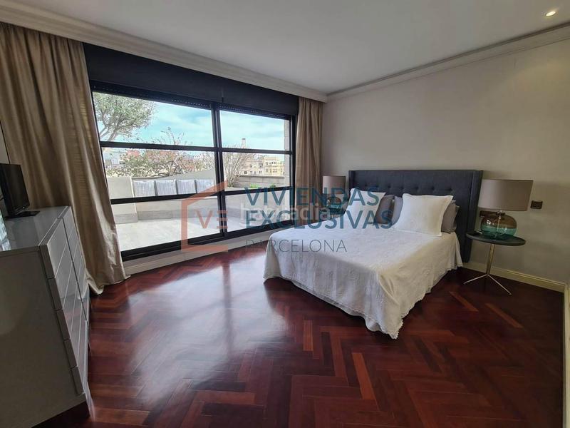 Foto 15b09a8a-fb7d-402d-9e72-cb6f17accb2a. Ático  dúplex con 90m de terraza y 2 plazas de pk en calle mallorca en Barcelona