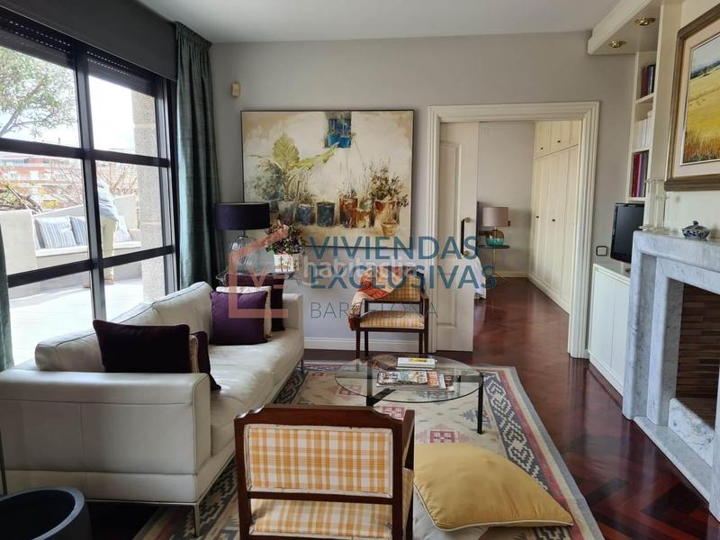 Foto 4b5f857d-944a-4c0a-9581-f8f510c2d298. Ático  dúplex con 90m de terraza y 2 plazas de pk en calle mallorca en Barcelona