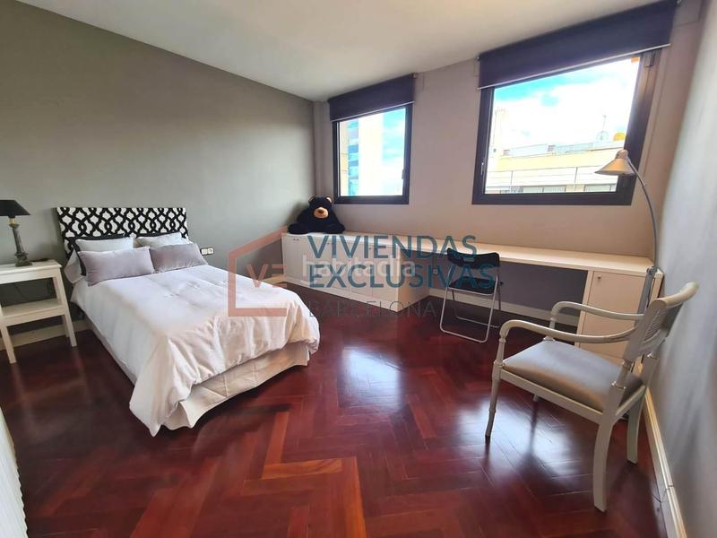 Foto 4e2d1759-6b3d-427b-9d6e-dfef3e131acc. Ático  dúplex con 90m de terraza y 2 plazas de pk en calle mallorca en Barcelona