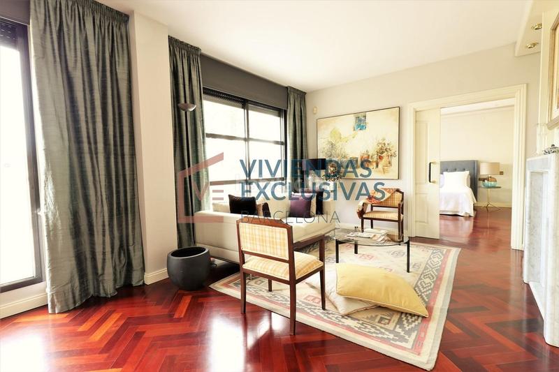 Foto 50b4a655-a219-466e-976f-95261e93c29e. Ático  dúplex con 90m de terraza y 2 plazas de pk en calle mallorca en Barcelona