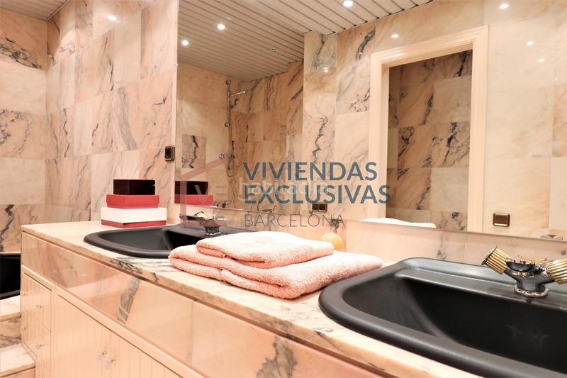 Foto 78203a0f-5660-4046-b8be-86bc84e0bcf5. Ático  dúplex con 90m de terraza y 2 plazas de pk en calle mallorca en Barcelona