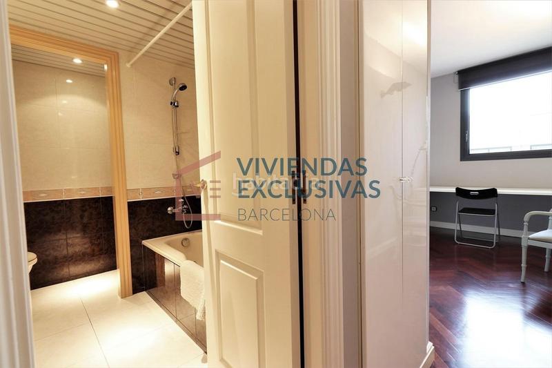 Foto 863e8904-84b3-4ae8-a7da-d36517e2e25f. Ático  dúplex con 90m de terraza y 2 plazas de pk en calle mallorca en Barcelona