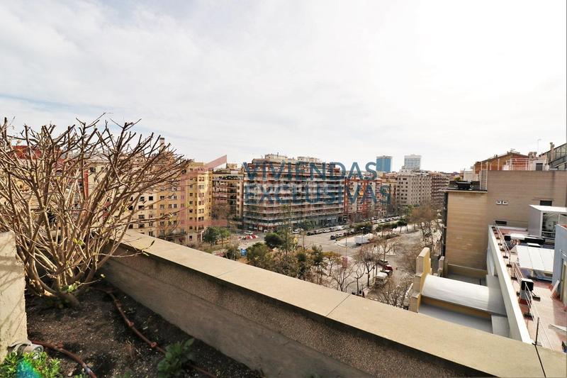 Foto 9820596a-4f63-4da5-9cdc-0bef128162bf. Ático  dúplex con 90m de terraza y 2 plazas de pk en calle mallorca en Barcelona