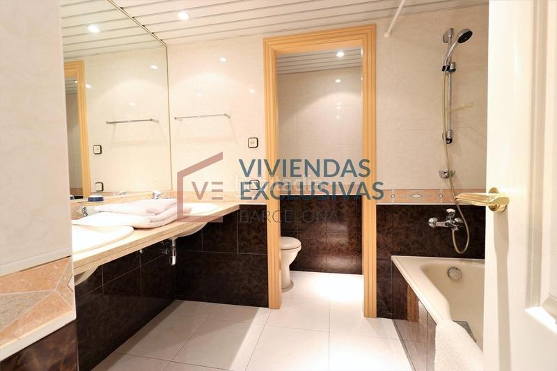 Foto ad6c01be-eb91-4d74-aaea-84c27a7ce56d. Ático  dúplex con 90m de terraza y 2 plazas de pk en calle mallorca en Barcelona