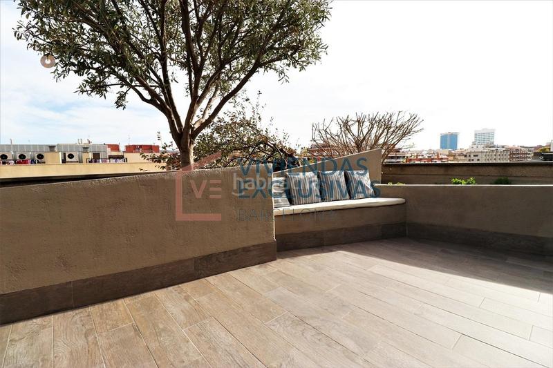 Foto c37492f9-d518-4fe5-bb28-dcb7f81c6229. Ático  dúplex con 90m de terraza y 2 plazas de pk en calle mallorca en Barcelona