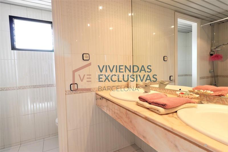 Foto e1b5db70-77b3-46c6-b2ea-c4f767e0f6a9. Ático  dúplex con 90m de terraza y 2 plazas de pk en calle mallorca en Barcelona