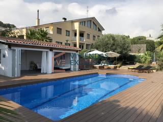 Doppelhaus  Carrer dels països catalans. Villa de lujo en sant feliu de codines