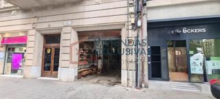 Local Comercial  Carrer de llançà. Junto a fira de barcelona a pie de calle con zona de carga