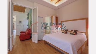 Piso en Ronda de la universitat. Planta principal de lujo en eixample con balcones sobre calle