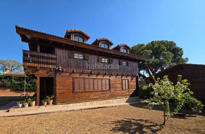 Foto aeecdbdb-773f-4f03-8161-1c5a43016aaa. Casa  de madera de estilo nórdico en venta en la exclusiva urbanización de can duran, en Canovelles