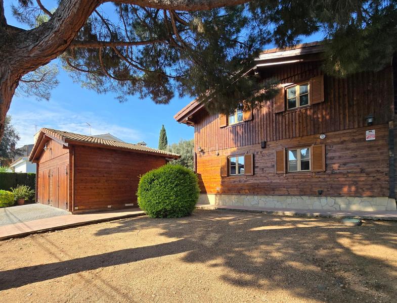 Foto ca43f59c-54c3-40a8-94df-a3c612505b7c. Casa  de madera de estilo nórdico en venta en la exclusiva urbanización de can duran, en Canovelles