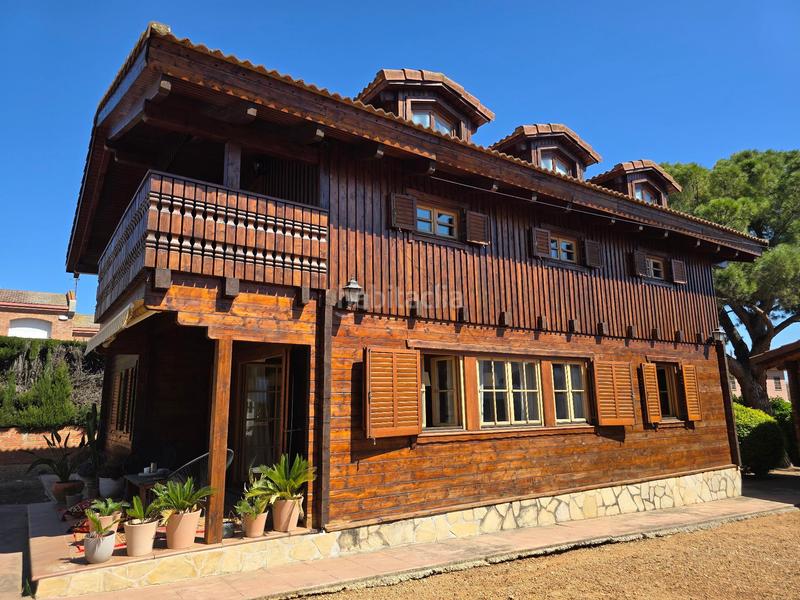 Foto cdb4ea49-c377-4fe8-a43b-79503a077a33. Casa  de madera de estilo nórdico en venta en la exclusiva urbanización de can duran, en Canovelles