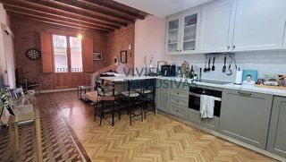 Piso  Carrer de la lluna. En ciutat vella  un piso con alma, que invita a quedarse