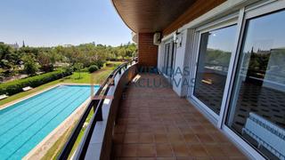 Location Appartement  Avenida diagonal. En zona universitaria con 2 terrazas, piscina en zona comunitari
