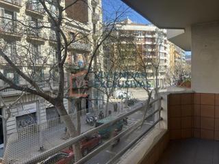 Etagenwohnung  Carrer de la indústria. A reformar en industria la sedeta