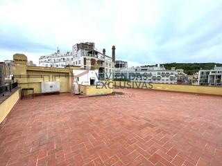 Pis  Calle nou de la rambla. Última planta con terraza de 60m2 y 5 dormitorios para redistrib