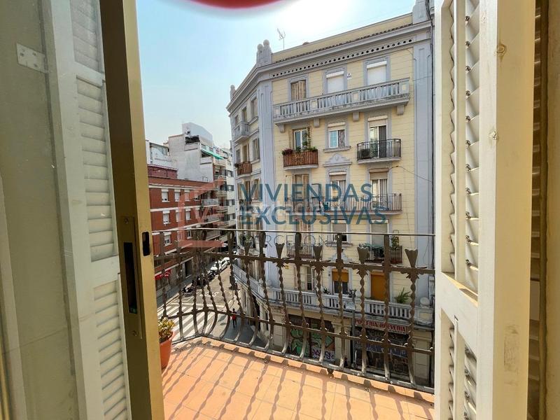 Foto e75ed619-daa7-46bc-8302-4454d038a310. Piso soleado con terraza en nou de la rambla en El Poble Sec - Parc de Montjuïc Barcelona