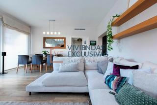 Pis  Calle de les tres torres. En tres torres exterior con balcón para entrar a vivir,